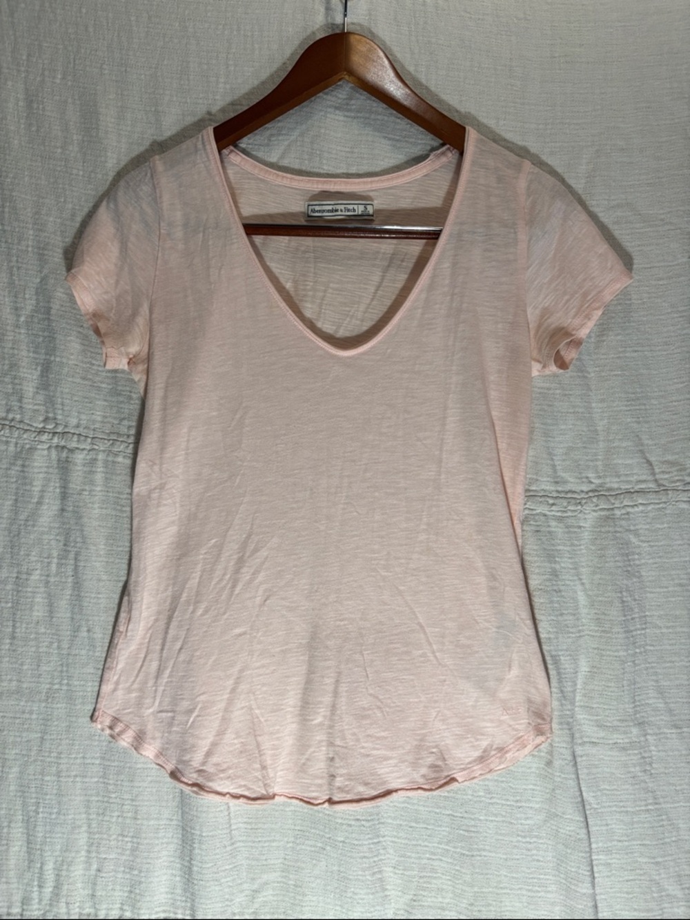 Abercrombie & Fitch Light Pink V-Neck Short Sleeve Tee